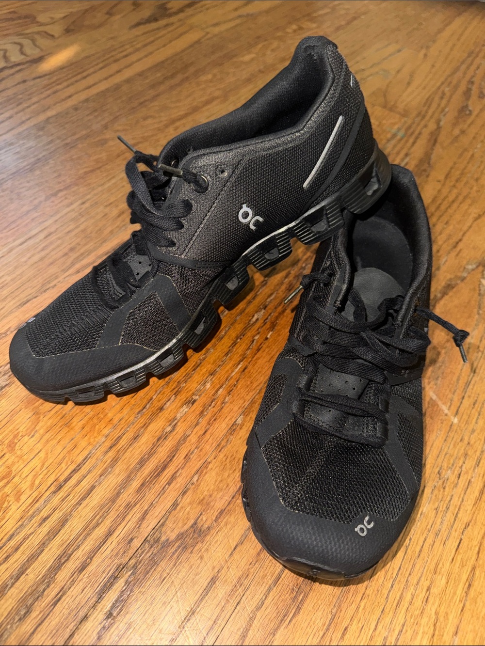 ON Cloud Women's Black/Black sneakers/running shoes-size 8.5